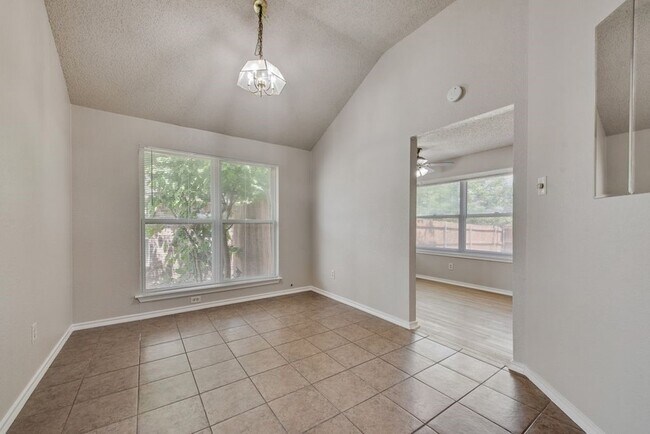 Building Photo - 2618 Trumpet Dr