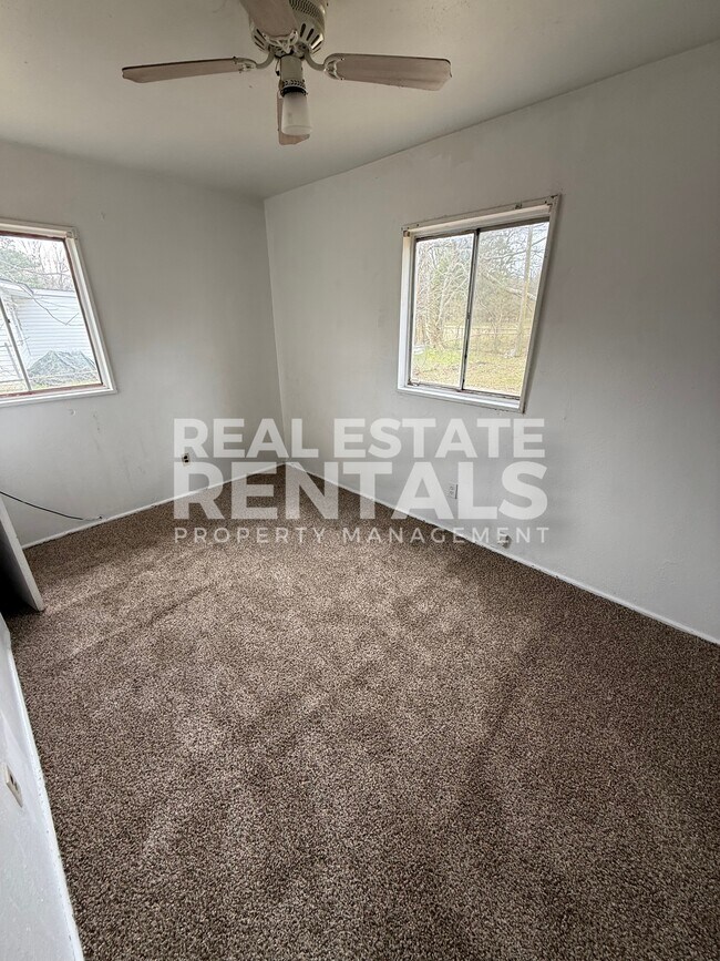 Foto del edificio - 303 Springdale Rd