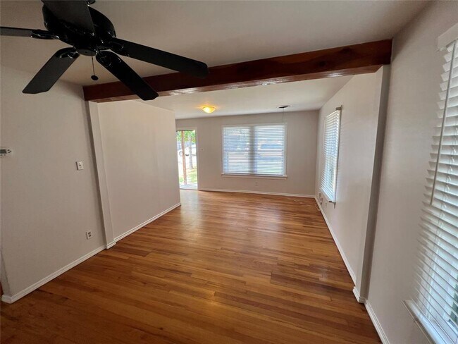 Foto del edificio - 5511 Clay Ave