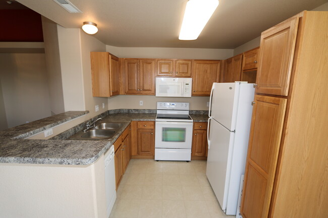 Building Photo - Upper level 2 bedroom condo near Peterson AFB