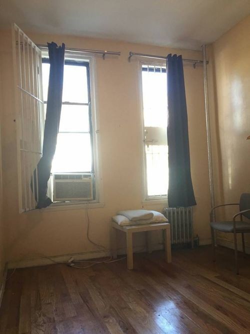 Foto del edificio - 548 Hart St