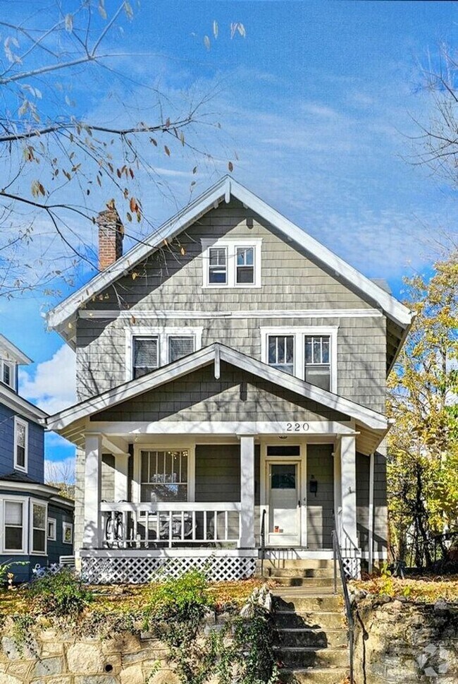 Building Photo - 220 E Oakland Ave
