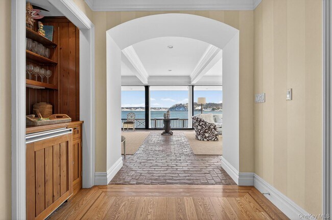 Building Photo - 336 Mariposa Dr