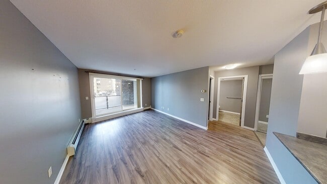 Building Photo - 9124-296 96 Ave
