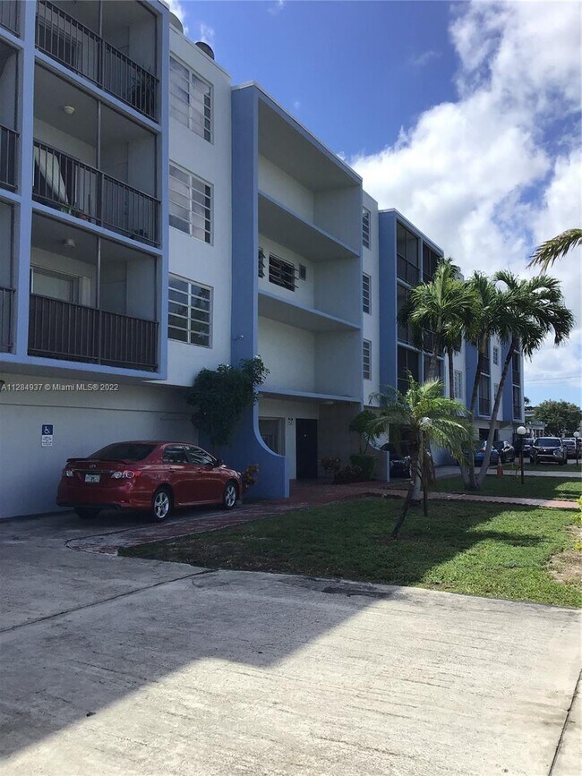 Foto del edificio - 1250 NE 125th St