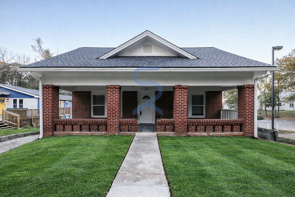 Move in before January 15th and choose your reward: a $250 Amazon Gift Card or a 55" Smart TV! - Move in before January 15th and choose your reward: a $250 Amazon Gift Card or a 55" Smart TV!