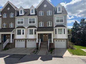 Building Photo - 2564 W Towne St