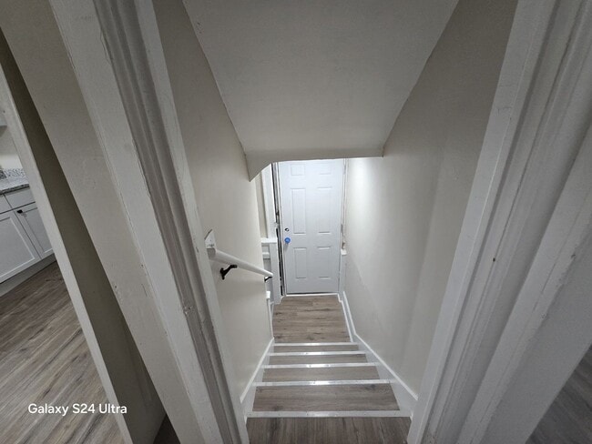 Building Photo - Beautifully Renovated 3-Bedroom Home – We ...