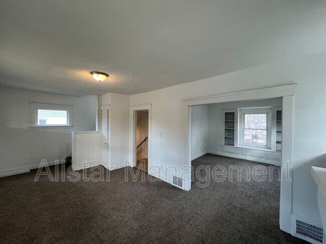 Foto del edificio - 3467 E 125th St