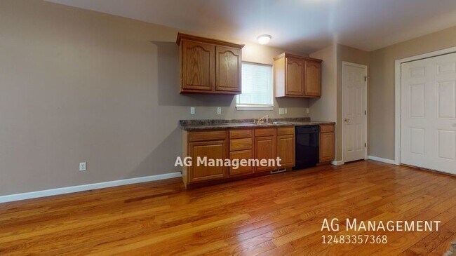 Foto del edificio - 26 N Roselawn St. - Large 4Bed/2.5 Bath w/...