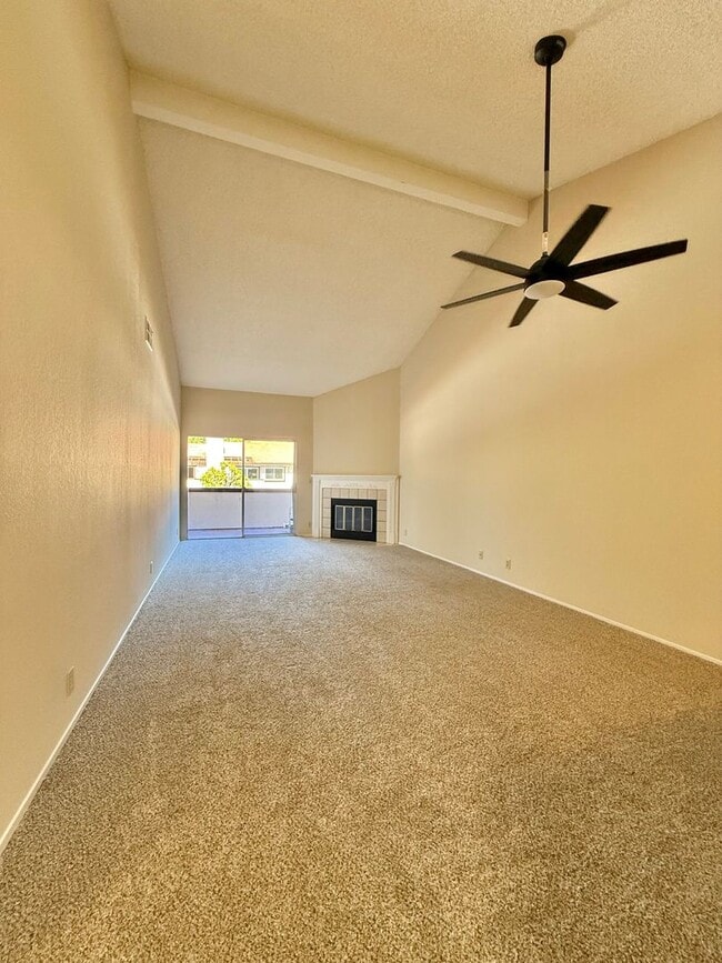 Foto del edificio - 2BD/2BA Condo in Gated Community | Private Balcony | Updated Interior - Santa Clara