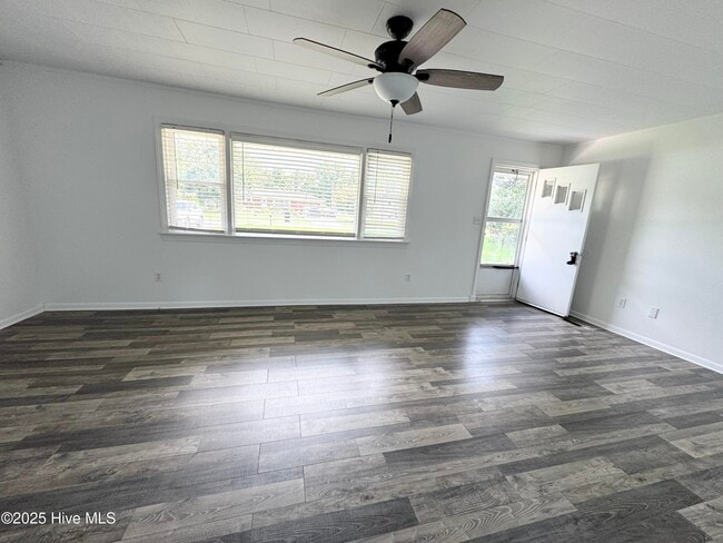 Building Photo - 106 Farm Dr