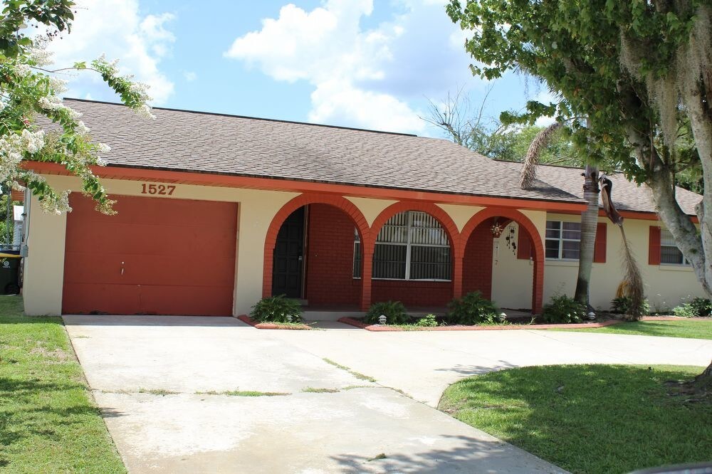 Primary Photo - Large 3/2 Seasonal Rental