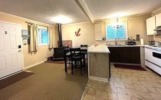 Building Photo - Long Beach Peninsula 2 bedroom Home w/ Hot...