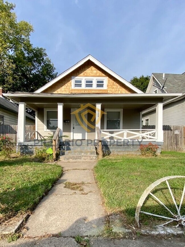 Building Photo - Close to Riverside Park, Updated 2 Bedroom...