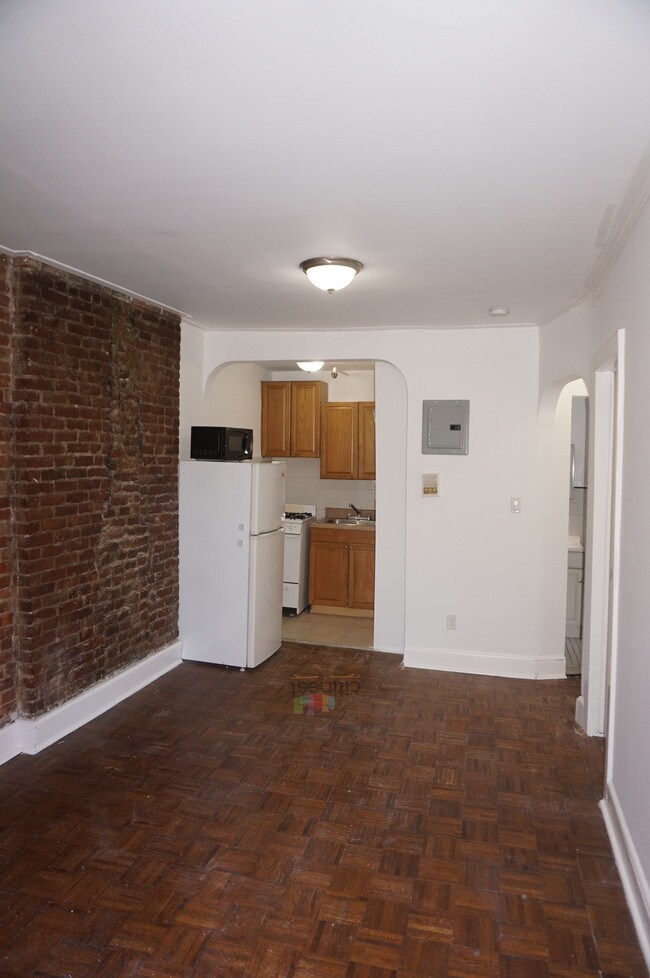 Building Photo - 93 6th Ave