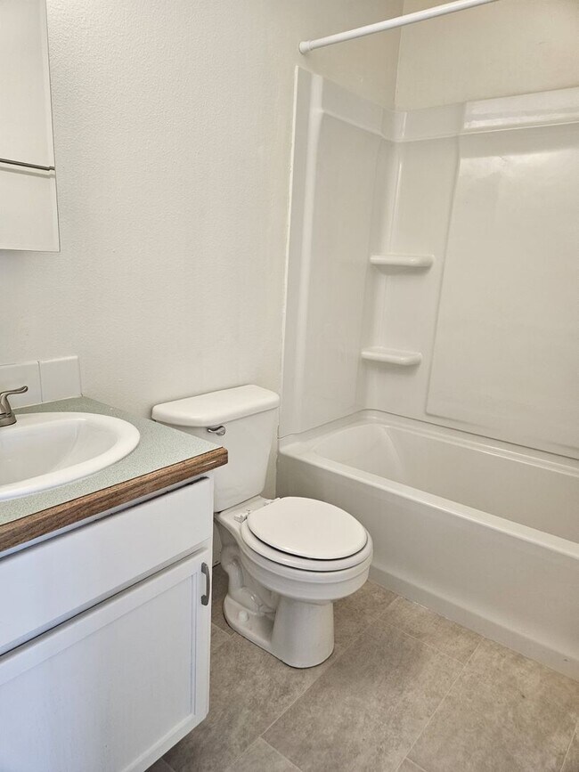 Foto del edificio - Welcome to this stunning 3-bedroom, 2.5-bathroom home located in the vibrant city of Nampa, ID.