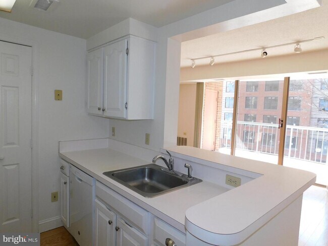 Foto del edificio - 4808 Moorland Ln