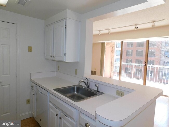 Building Photo - 4808 Moorland Ln
