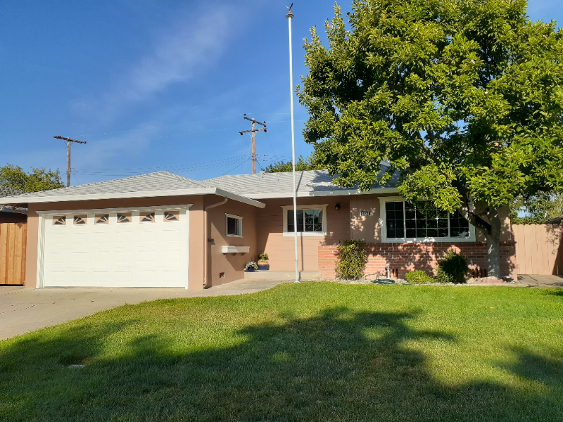 Primary Photo - 2134 Briarwood Dr