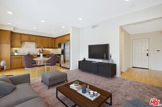 Building Photo - 6020 S Seabluff Dr