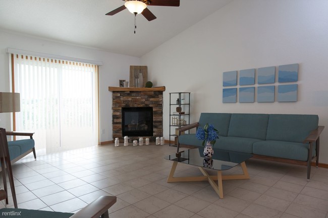 Foto del edificio - 3 br, 2 bath Duplex - 782 Magoo Rd 782