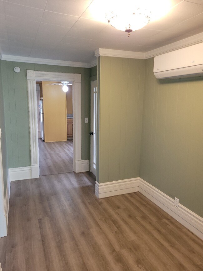 Entrada - 811 N Capitol Ave