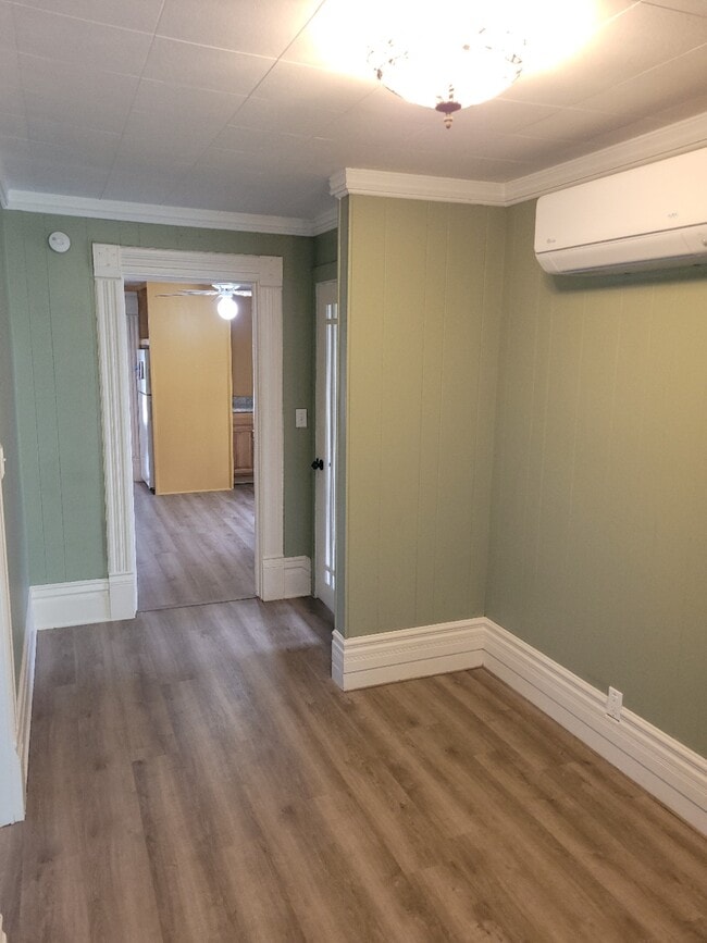 Entryway - 811 N Capitol Ave