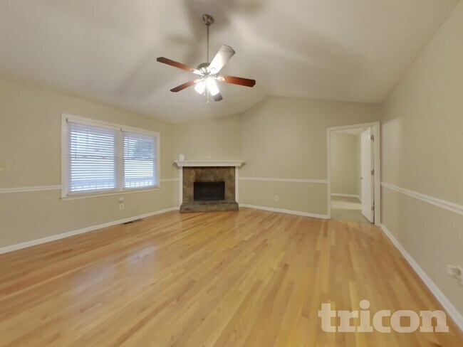 Foto del edificio - 296 Whitney Ln