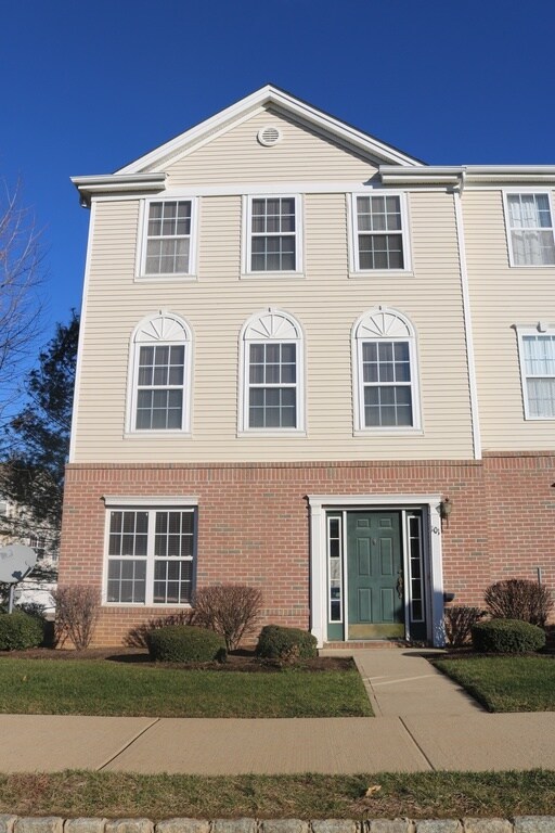 Foto del edificio - 101 Pointe of Woods Dr