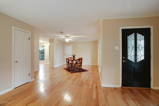 Building Photo - 513 Doucet Rd