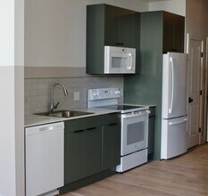 Building Photo - 30 W Broad St