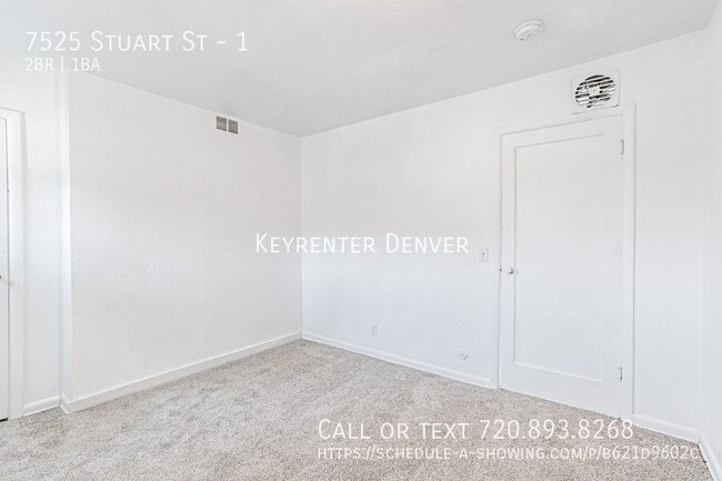 Building Photo - Prime Living: Pet-Friendly 2 Bed, 1 Bath C...