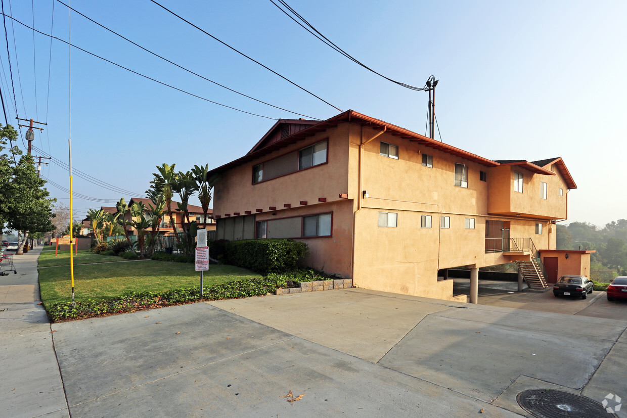 Building Photo - Mountain View Townhouse Apts