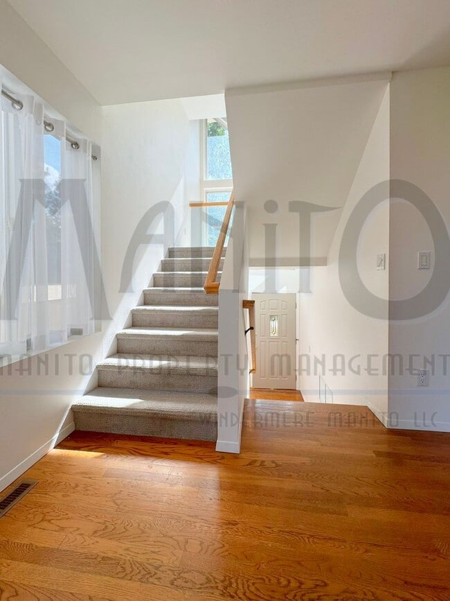 Building Photo - Unique Jon Sayler Designed Townhome