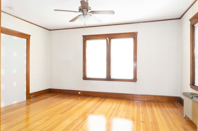 Foto del edificio - 472 Western Ave