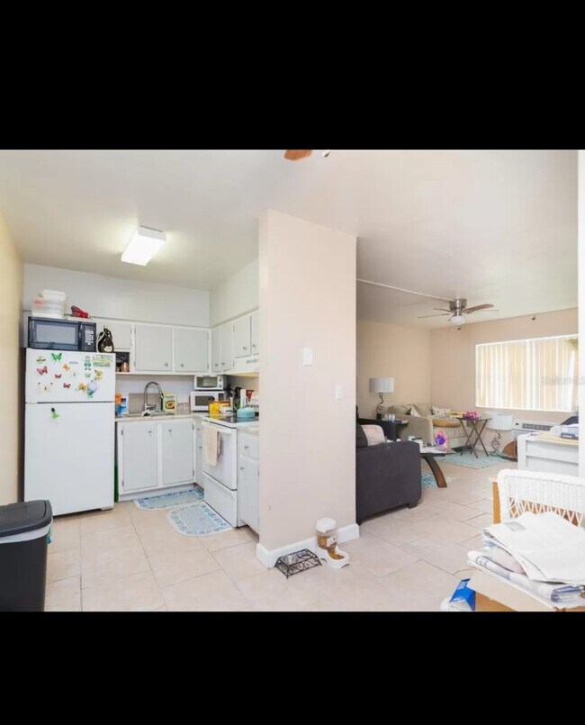 Foto del edificio - 220 Columbia Dr