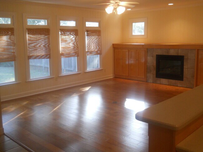 Foto del edificio - 4602 Ridgeview Cir