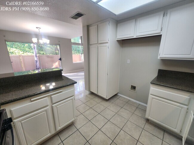 Foto del edificio - West Covina 3 Bedroom Condo