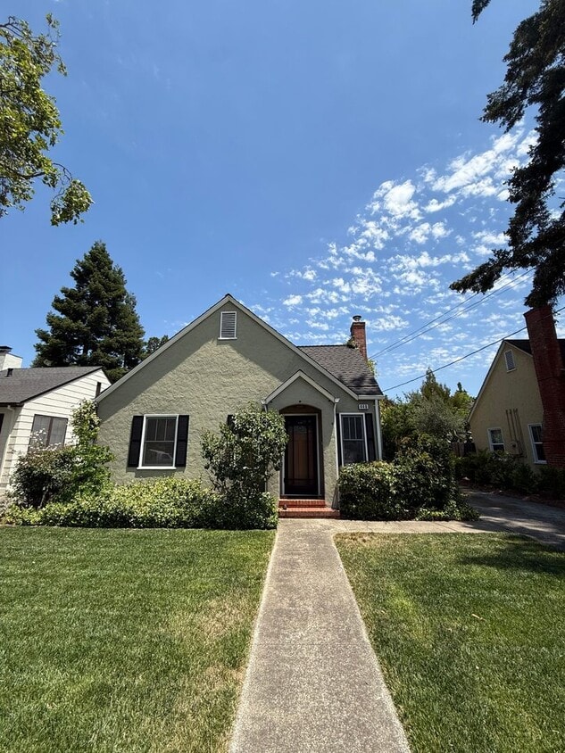 Primary Photo - 2 Bedroom 1 Bathroom Updated Single Family...