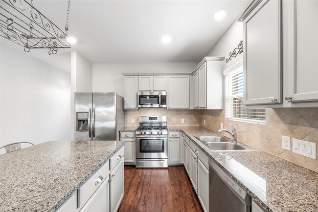 Foto del edificio - 6418 Shadowbrook Hollow Trail