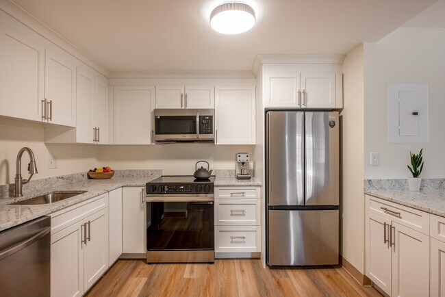 Cocina - 2 habitaciones, 2 baños - Phillips Park Apartments