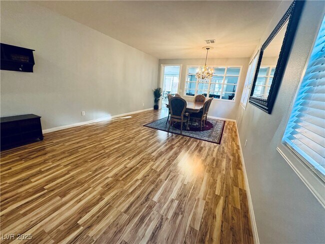 Foto del edificio - 5553 Fairmeade Way