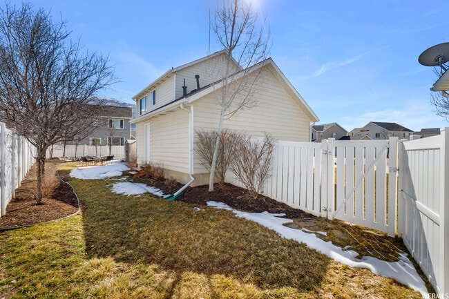 Building Photo - 1058 Aberdeen Cir