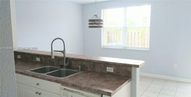 Foto del edificio - 4163 NE 11th St