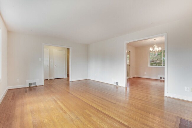 Foto del edificio - 404 Burnt Mills Ave