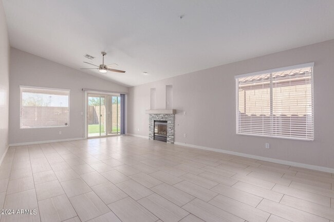 Foto del edificio - 15264 N 102nd St