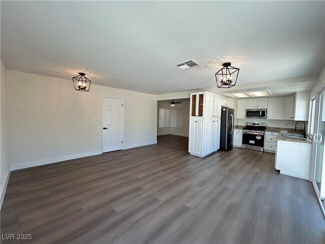 Foto del edificio - 5035 Meadow Grove Ct