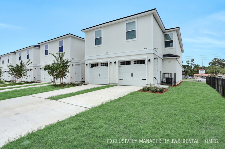 Foto principal - 8518 McGirts Village Ln