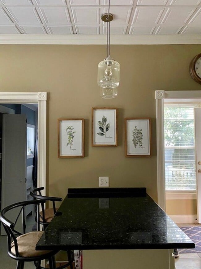 Building Photo - Spacious and Updated 2 Bd 1 Bath In Dedham...
